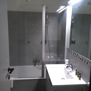 Studio Lit King-Size